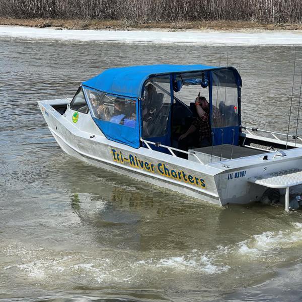 a small boat in a body of water